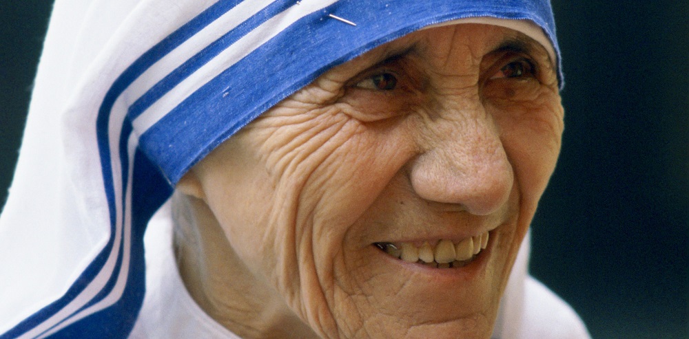 Non possiamo sempre fare grandi cose nella vita, ma possiamo fare piccole cose con grande amore. ... Madre Teresa di Calcutta